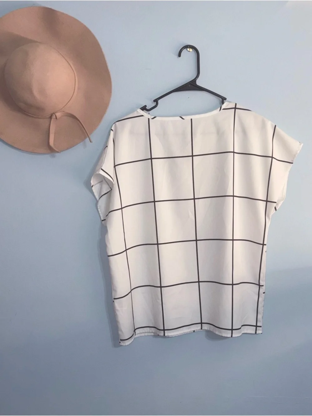 M unbranded Windowpane V-Neck Boxy silk feel Top - White/Black - Picture 3 of 3